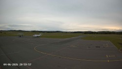 Pojezdová dráha C, benzinová stanice, runway
