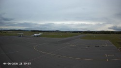 Pojezdová dráha C, benzinová stanice, runway
