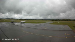 Pojezdová dráha C, benzinová stanice, runway