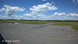 Pojezdová dráha C, benzinová stanice, runway
