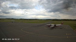 Pojezdová dráha C, benzinová stanice, runway