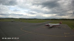 Pojezdová dráha C, benzinová stanice, runway