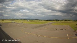 Pojezdová dráha C, benzinová stanice, runway