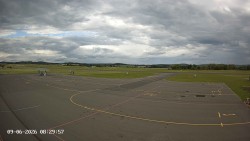 Pojezdová dráha C, benzinová stanice, runway
