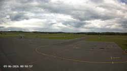 Pojezdová dráha C, benzinová stanice, runway