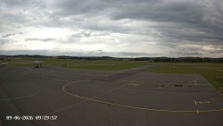 Pojezdová dráha C, benzinová stanice, runway