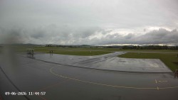 Pojezdová dráha C, benzinová stanice, runway