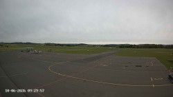 Pojezdová dráha C, benzinová stanice, runway