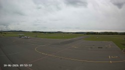 Pojezdová dráha C, benzinová stanice, runway