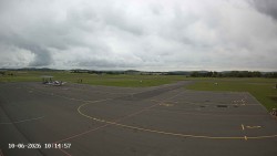 Pojezdová dráha C, benzinová stanice, runway