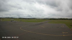 Pojezdová dráha C, benzinová stanice, runway