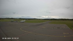 Pojezdová dráha C, benzinová stanice, runway