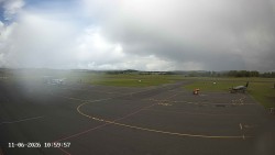 Pojezdová dráha C, benzinová stanice, runway