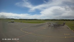 Pojezdová dráha C, benzinová stanice, runway