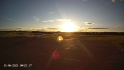 Pojezdová dráha C, benzinová stanice, runway