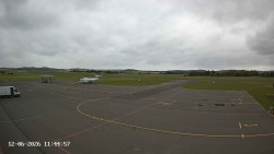 Pojezdová dráha C, benzinová stanice, runway