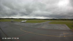 Pojezdová dráha C, benzinová stanice, runway