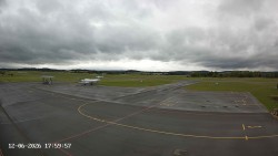 Pojezdová dráha C, benzinová stanice, runway