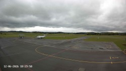 Pojezdová dráha C, benzinová stanice, runway