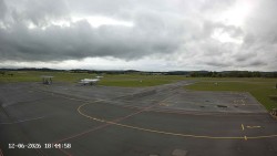 Pojezdová dráha C, benzinová stanice, runway