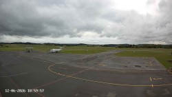 Pojezdová dráha C, benzinová stanice, runway