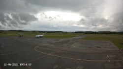Pojezdová dráha C, benzinová stanice, runway