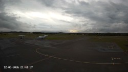 Pojezdová dráha C, benzinová stanice, runway