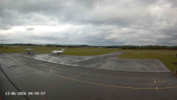 Pojezdová dráha C, benzinová stanice, runway