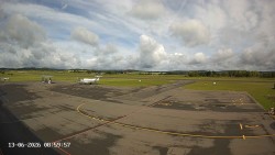 Pojezdová dráha C, benzinová stanice, runway