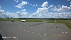 Pojezdová dráha C, benzinová stanice, runway
