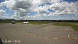Pojezdová dráha C, benzinová stanice, runway
