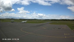 Pojezdová dráha C, benzinová stanice, runway
