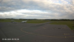 Pojezdová dráha C, benzinová stanice, runway