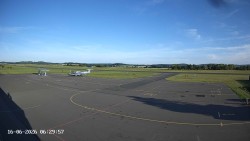 Pojezdová dráha C, benzinová stanice, runway