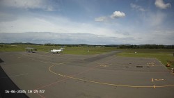 Pojezdová dráha C, benzinová stanice, runway