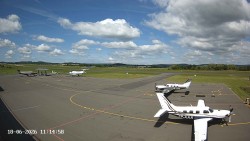 Pojezdová dráha C, benzinová stanice, runway