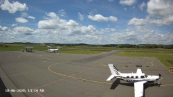 Pojezdová dráha C, benzinová stanice, runway