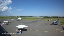 Pojezdová dráha C, benzinová stanice, runway