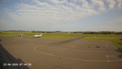 Pojezdová dráha C, benzinová stanice, runway
