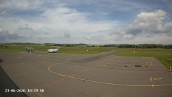 Pojezdová dráha C, benzinová stanice, runway