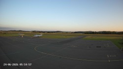 Pojezdová dráha C, benzinová stanice, runway