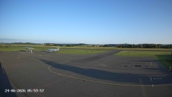 Pojezdová dráha C, benzinová stanice, runway