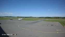 Pojezdová dráha C, benzinová stanice, runway