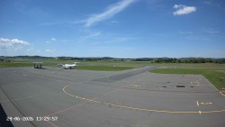 Pojezdová dráha C, benzinová stanice, runway