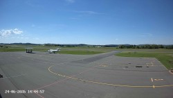 Pojezdová dráha C, benzinová stanice, runway