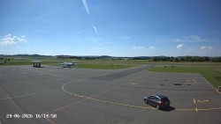 Droga kołowania C, stacja benzynowa, pas startowy