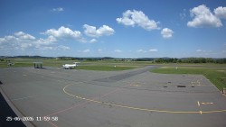 Pojezdová dráha C, benzinová stanice, runway