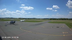 Pojezdová dráha C, benzinová stanice, runway