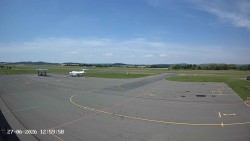 Pojezdová dráha C, benzinová stanice, runway