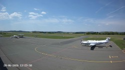 Pojezdová dráha C, benzinová stanice, runway